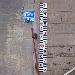 Typy limnigrafických latí | Grafická podoba měření Horizontální typ pro stanici na měření hladiny vody od Jan Malecha RIGEL Chomutov a jeho ukazatel výšky měření hladiny vody.