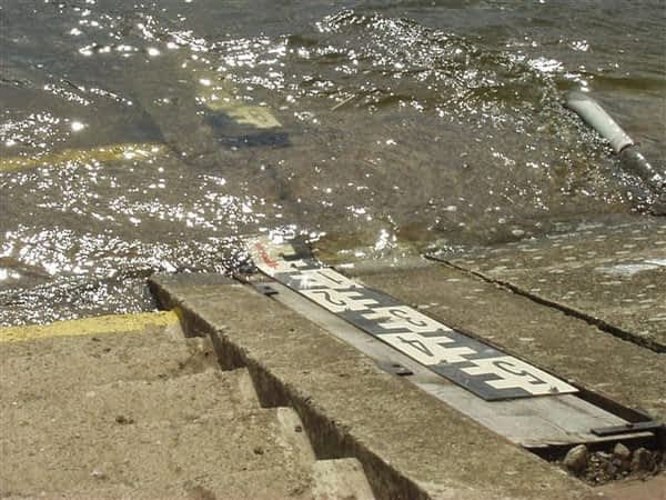 Výhody vodočetných latí | Měřidlo tzv. ukazatel hladiny Upevnění vodočetné šikmé latě